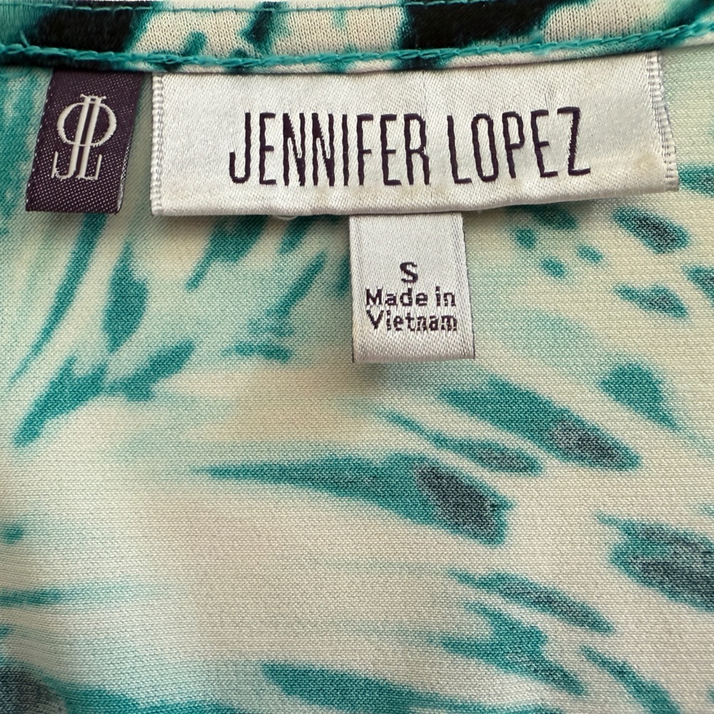Jennifer Lopez Women's Size - Small Green Animal Print V-Neck Long Sleeve Top - Picture 3 of 8